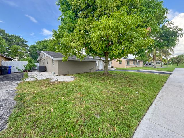 6720 SW 17TH Street SW, North Lauderdale, FL 33068
