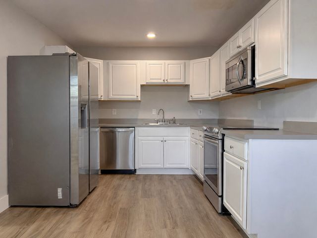 6720 SW 17TH Street SW, North Lauderdale, FL 33068