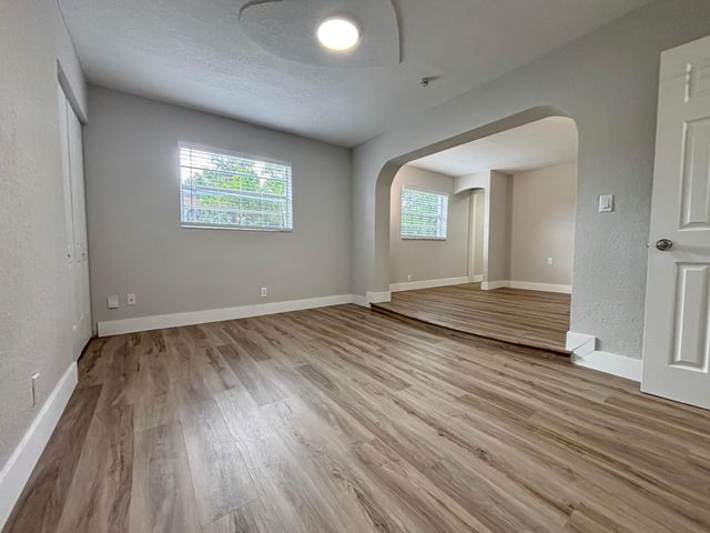 6720 SW 17TH Street SW, North Lauderdale, FL 33068