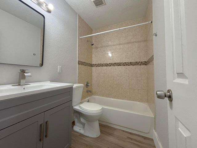 6720 SW 17TH Street SW, North Lauderdale, FL 33068