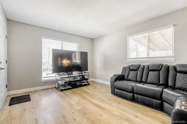 987 Vaughn Street, Aurora, CO 80011