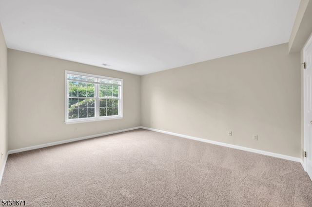 213 Stratford Pl, Bridgewater Twp., NJ 08805