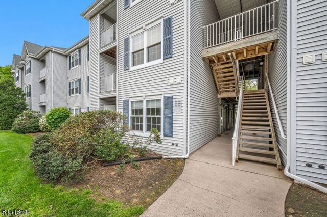 213 Stratford Pl, Bridgewater Twp., NJ 08805