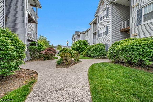 213 Stratford Pl, Bridgewater Twp., NJ 08805