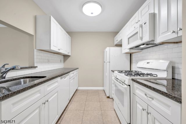213 Stratford Pl, Bridgewater Twp., NJ 08805