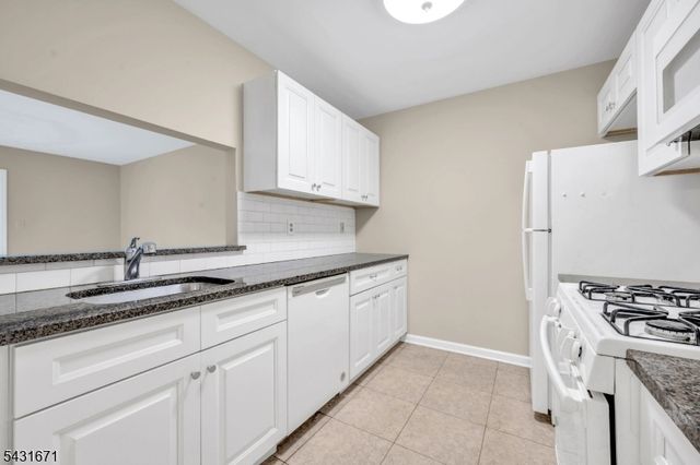 213 Stratford Pl, Bridgewater Twp., NJ 08805