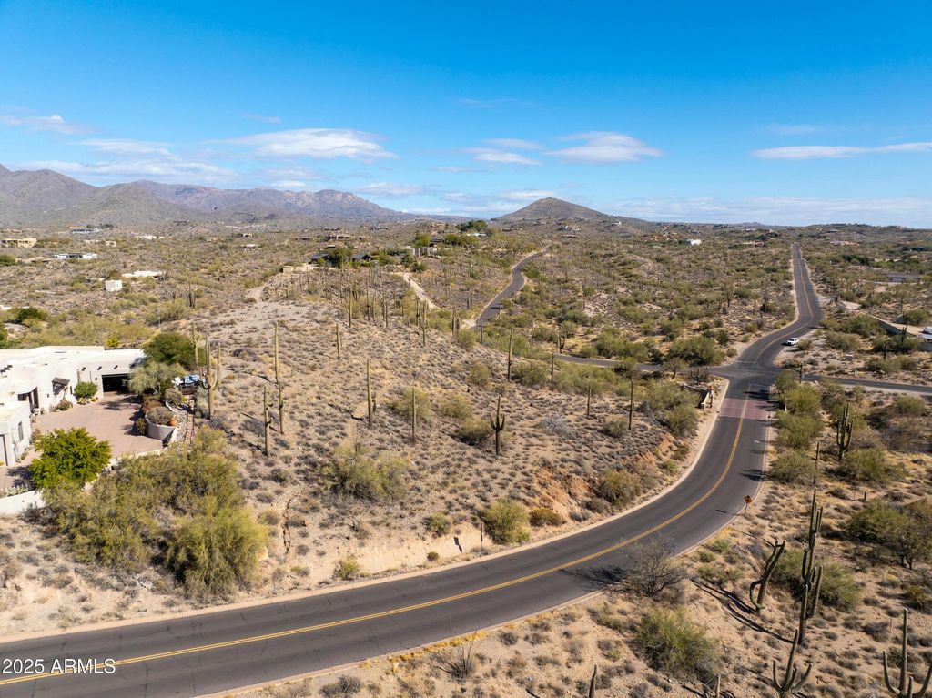 Image 10 of property listing at 36457 N RISING SUN Road 2, Carefree, AZ 85377