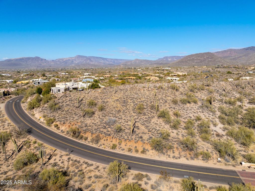 Image 11 of property listing at 36457 N RISING SUN Road 2, Carefree, AZ 85377