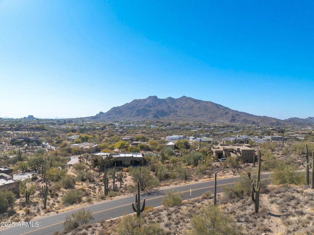 Image 13 of property listing at 36457 N RISING SUN Road 2, Carefree, AZ 85377