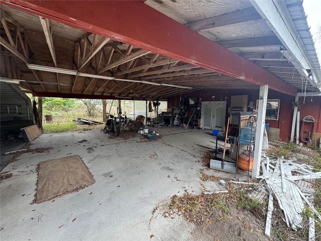 Image 7 of property listing at 2020 9TH AVENUE, Deland, FL 32724