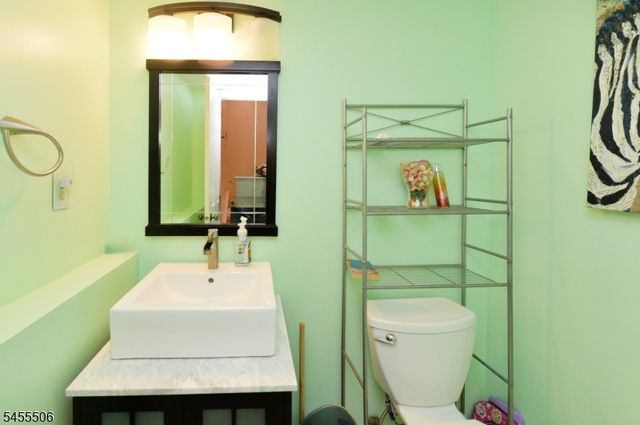 27 Tanager Ct, Wayne Twp., NJ 07470