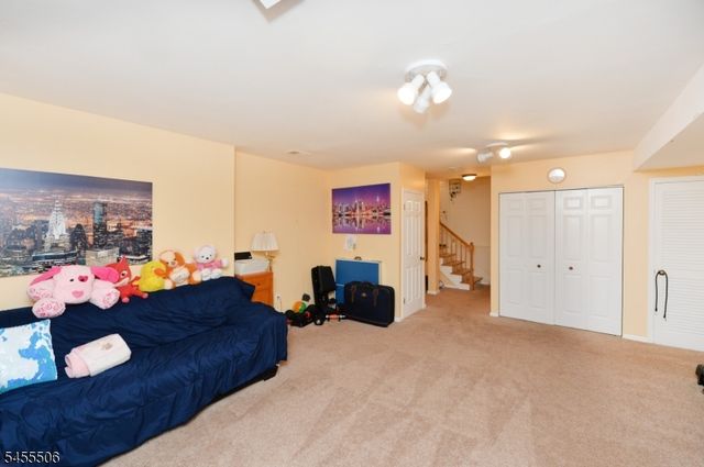 27 Tanager Ct, Wayne Twp., NJ 07470