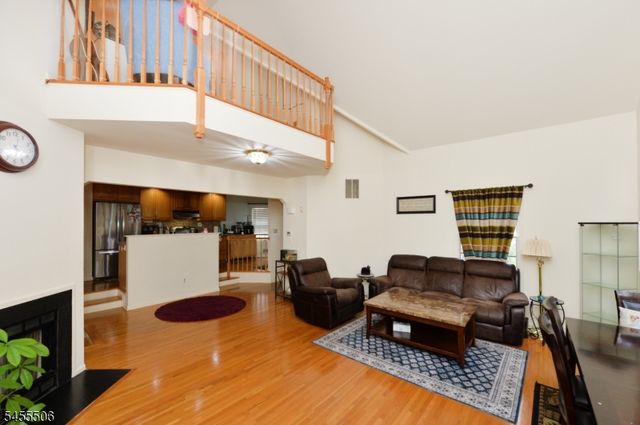 27 Tanager Ct, Wayne Twp., NJ 07470