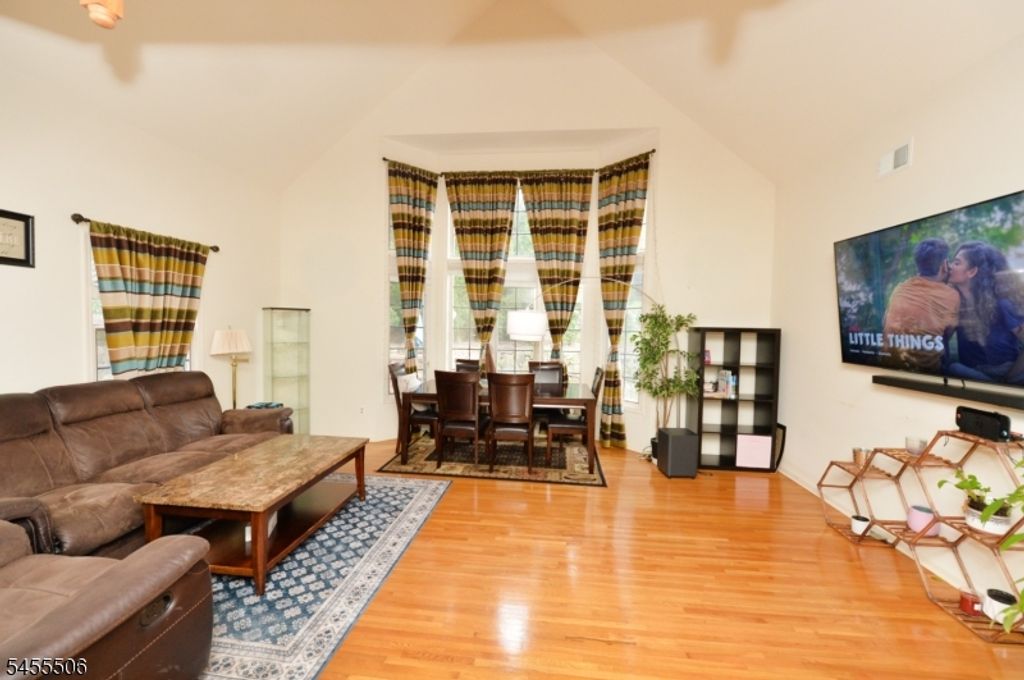 27 Tanager Ct, Wayne Twp., NJ 07470