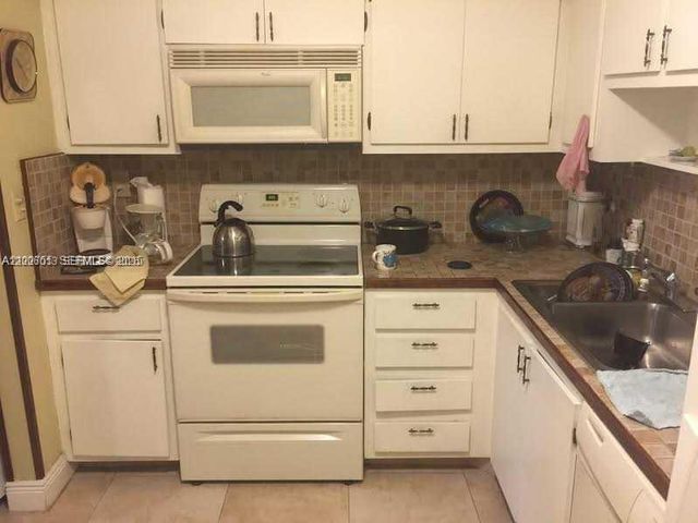 20840 San Simeon Way 209, Miami, FL 33179