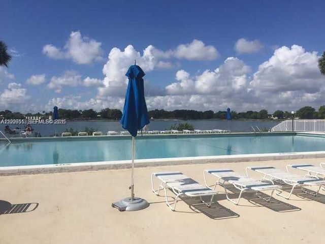 20840 San Simeon Way 209, Miami, FL 33179