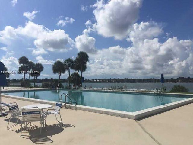 20840 San Simeon Way 209, Miami, FL 33179