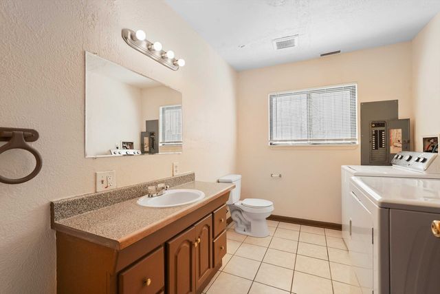 1817 ASH Court SE, Albuquerque, NM 87106