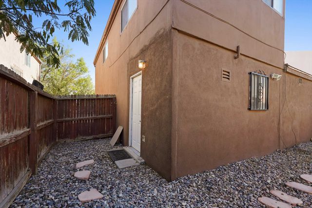 1817 ASH Court SE, Albuquerque, NM 87106