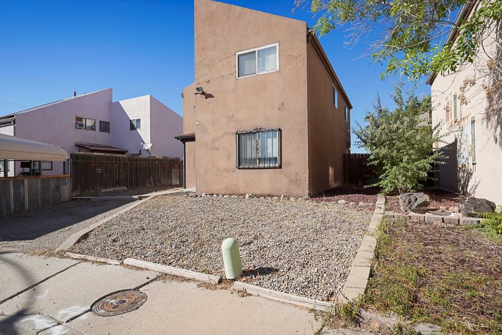 1817 ASH Court SE, Albuquerque, NM 87106