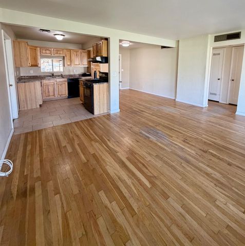 1605 W Fedora Avenue, Fresno, CA 93705