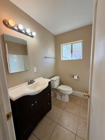 1605 W Fedora Avenue, Fresno, CA 93705