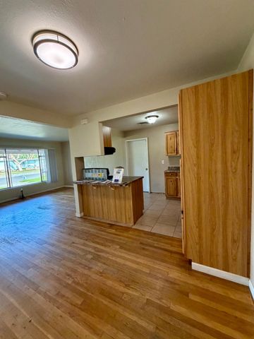 1605 W Fedora Avenue, Fresno, CA 93705