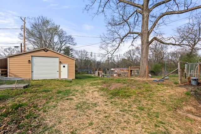 10160 W Oak Dr, Bon Aqua, TN 37025
