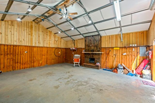 10160 W Oak Dr, Bon Aqua, TN 37025
