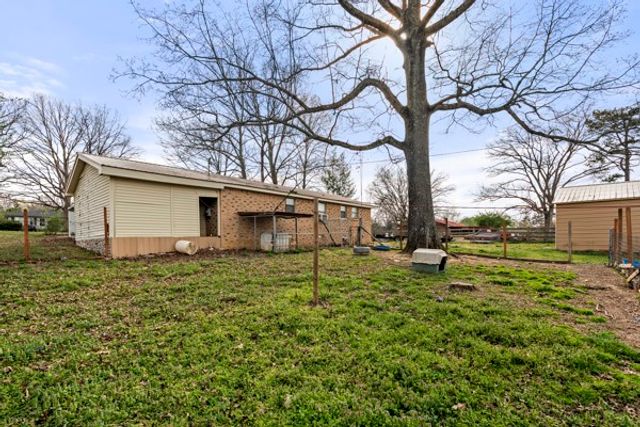 10160 W Oak Dr, Bon Aqua, TN 37025