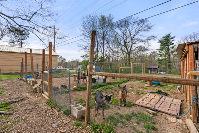 10160 W Oak Dr, Bon Aqua, TN 37025