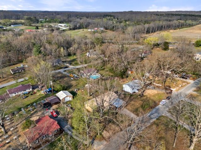 10160 W Oak Dr, Bon Aqua, TN 37025