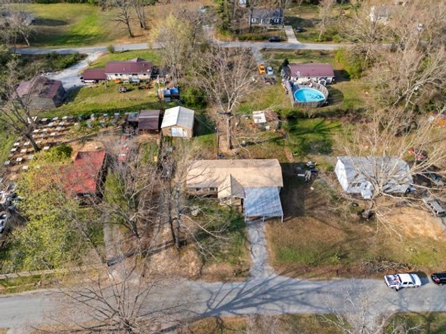 10160 W Oak Dr, Bon Aqua, TN 37025
