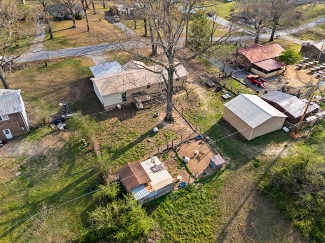 10160 W Oak Dr, Bon Aqua, TN 37025
