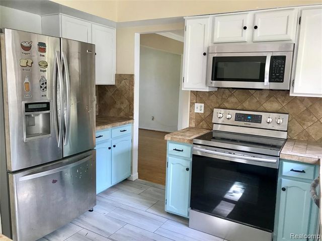 23496 Derby Lane, Farmington Hills, MI 48336