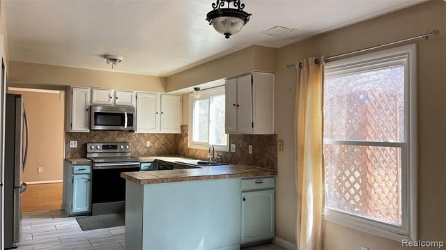 23496 Derby Lane, Farmington Hills, MI 48336