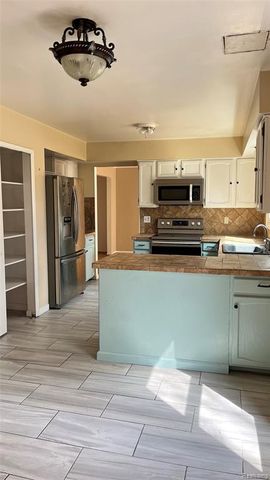 23496 Derby Lane, Farmington Hills, MI 48336