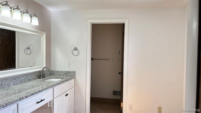 23496 Derby Lane, Farmington Hills, MI 48336