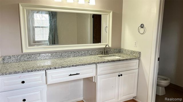 23496 Derby Lane, Farmington Hills, MI 48336