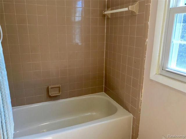 23496 Derby Lane, Farmington Hills, MI 48336