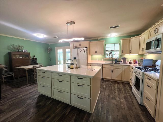 4901 County Road 216, Hungerford, TX 77435