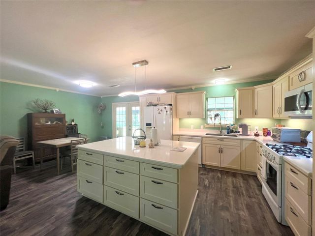 4901 County Road 216, Hungerford, TX 77435
