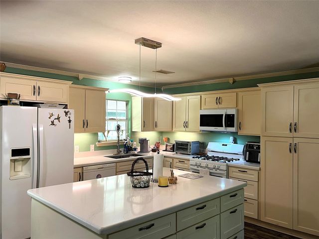 4901 County Road 216, Hungerford, TX 77435