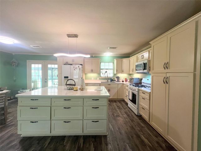 4901 County Road 216, Hungerford, TX 77435
