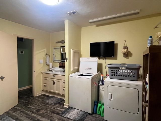 4901 County Road 216, Hungerford, TX 77435