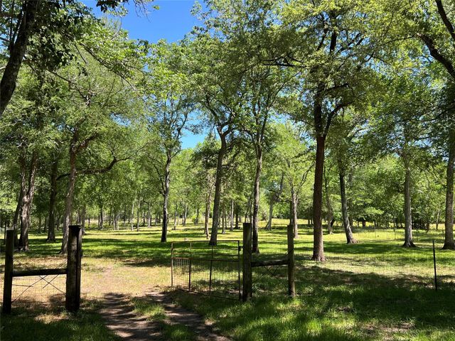 4901 County Road 216, Hungerford, TX 77435