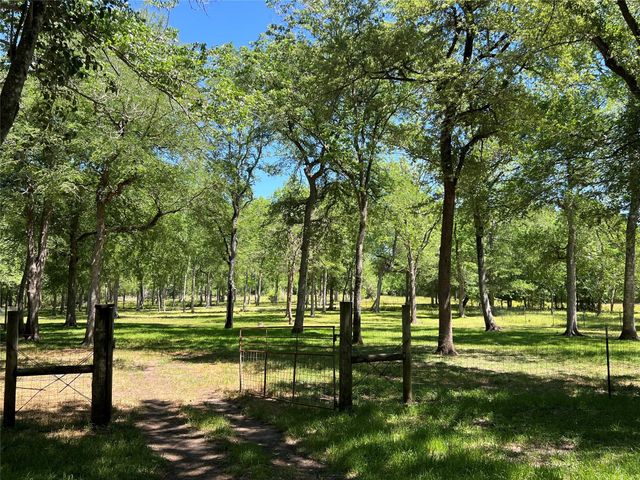 4901 County Road 216, Hungerford, TX 77435