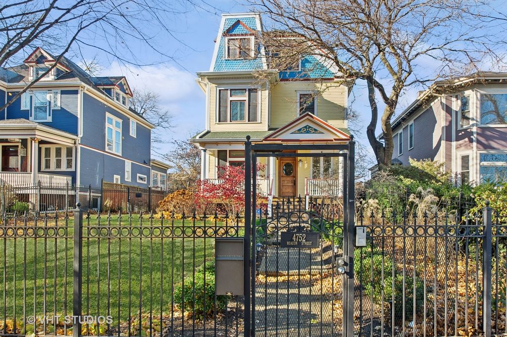 4752 N BEACON Street, Chicago, IL 60613