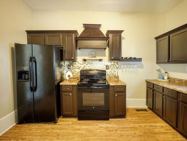 406 E PLEASANT AVE, Covington, TN 38019