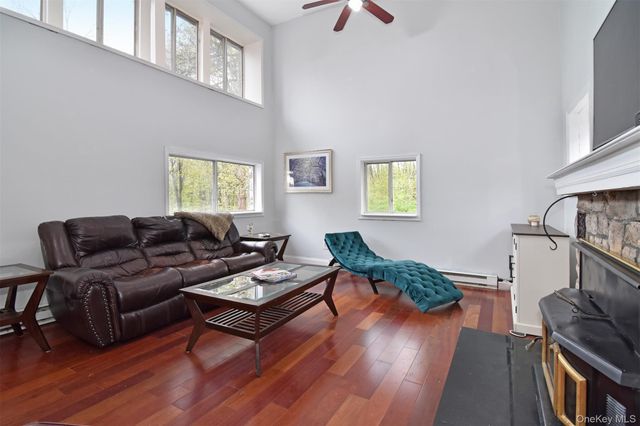 16 Oskar Drive, Mahopac, NY 10541